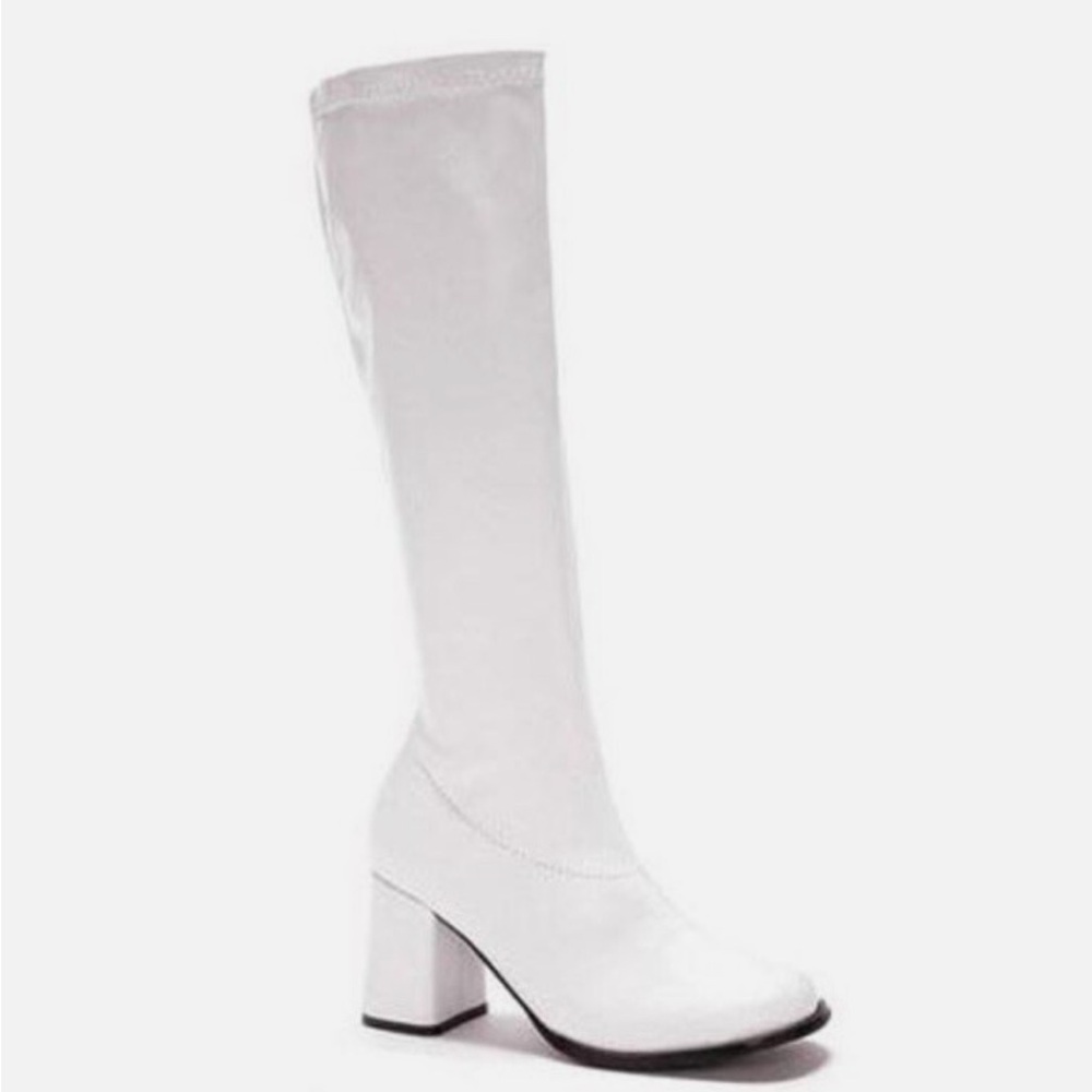 Size 6 
Good condition like new
Matte leather not shinny white